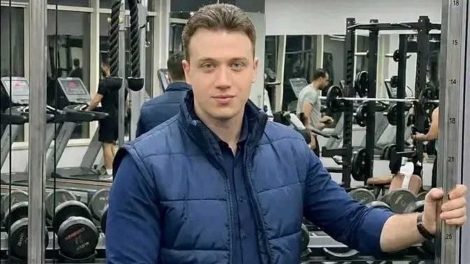 تعليقات "غزلية" وحالات طلاق.. "الطبيب الوسيم" يشعل مواقع التواصل في مصر