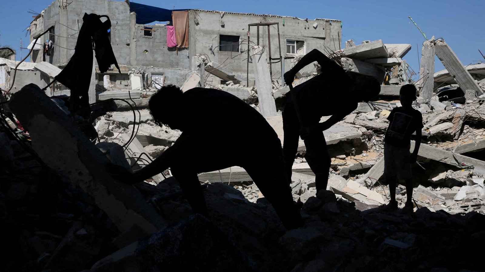 ذخائر وركام.. غزة تواجه "الإرث الثقيل" للحرب المدمرة