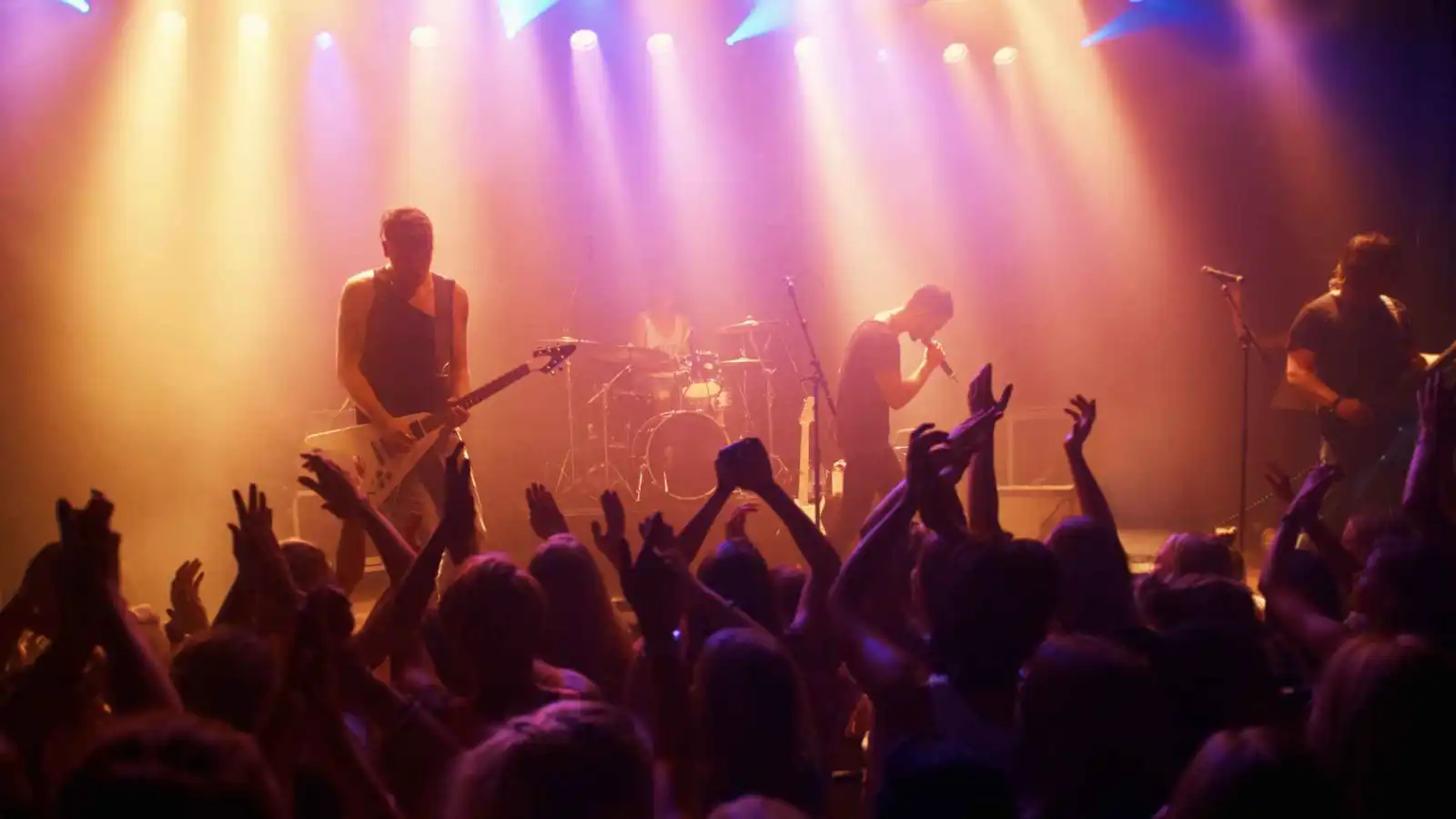 بعد الشاب مامي.. إلغاء حفل "راينا راي" في الجزائر يثير جدلاً