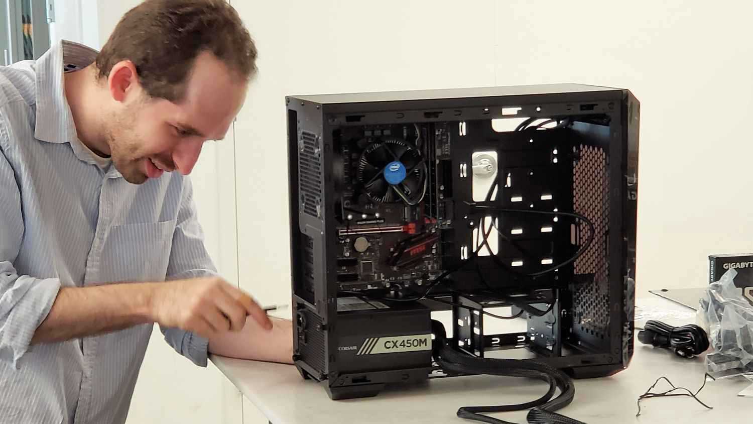 لا تُنفق أموالك عبثاً.. ممارسات لم تعد تضيف أي قيمة لكمبيوترك