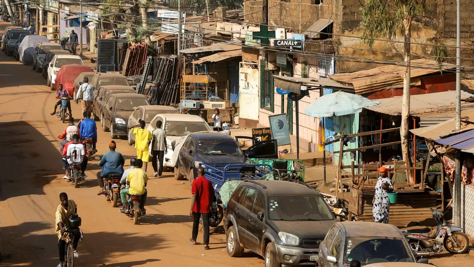 النيجر تعاقب 30 شركة نقل رفضت تزويد باماكو بالوقود