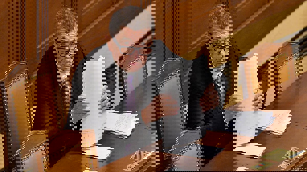 التشيك.. جنرال متقاعد ورئيس وزراء سابق يخوضان جولة ثانية من انتخابات الرئاسة 

