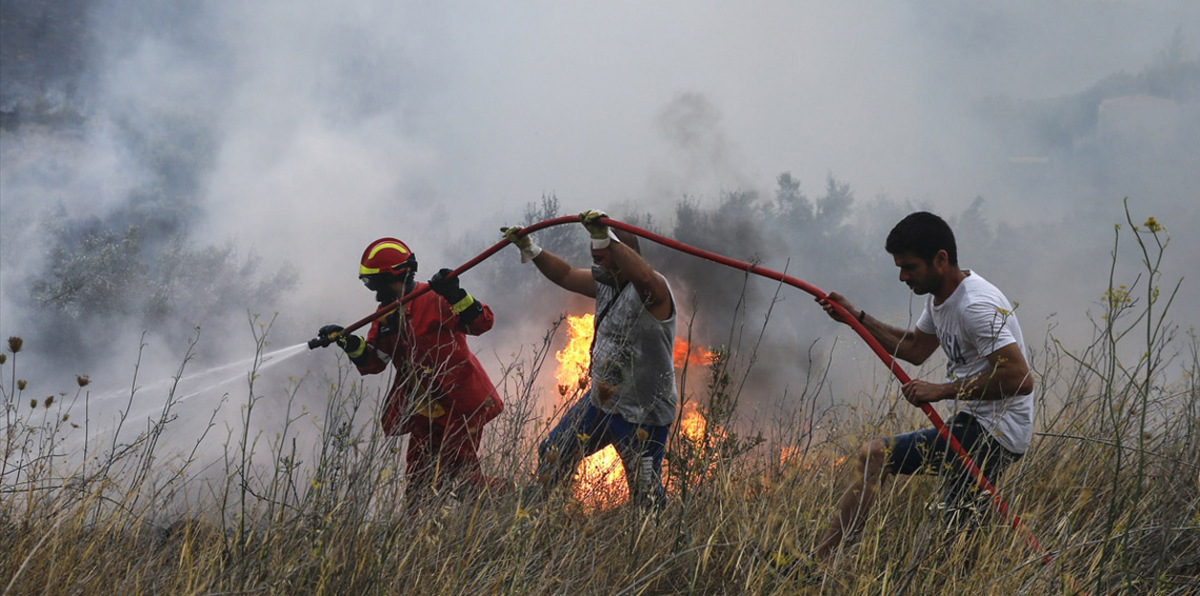 اليونان.. إجلاء المئات جراء حرائق التهمت عشرات المنازل غرب أثينا (صور)