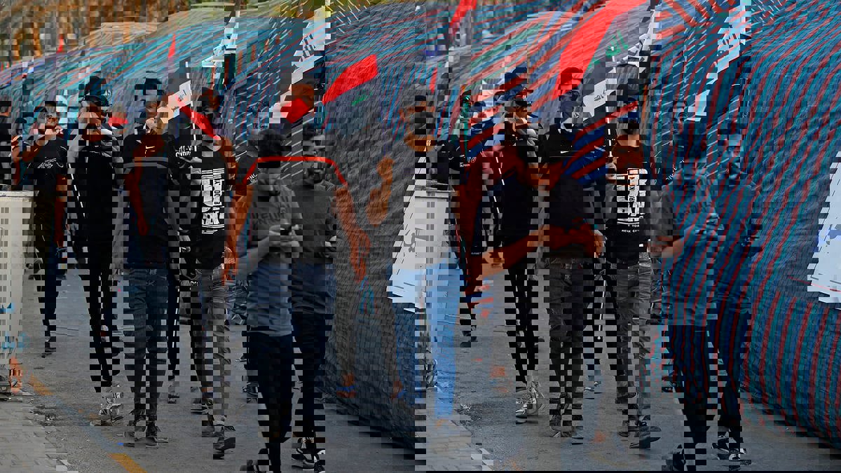 وسط تباين المطالب.. بغداد أمام اعتصامين يجمعهما ماء بارد ووجبات ساخنة