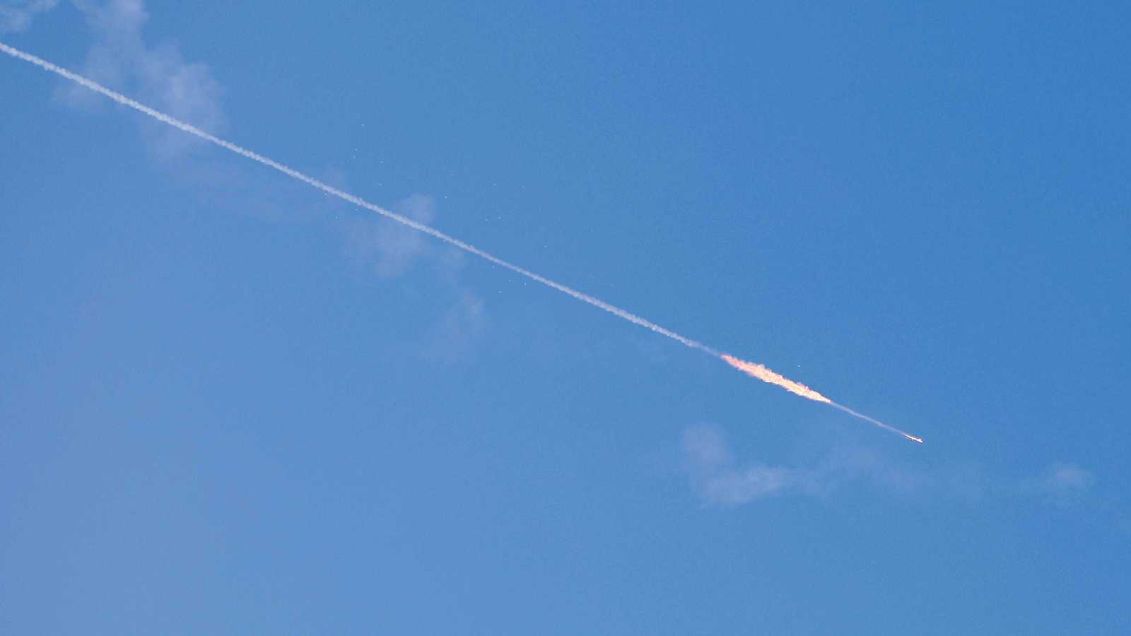 الحرس الثوري الإيراني يجري اختبارا على "صاروخ متقدم" (فيديو)