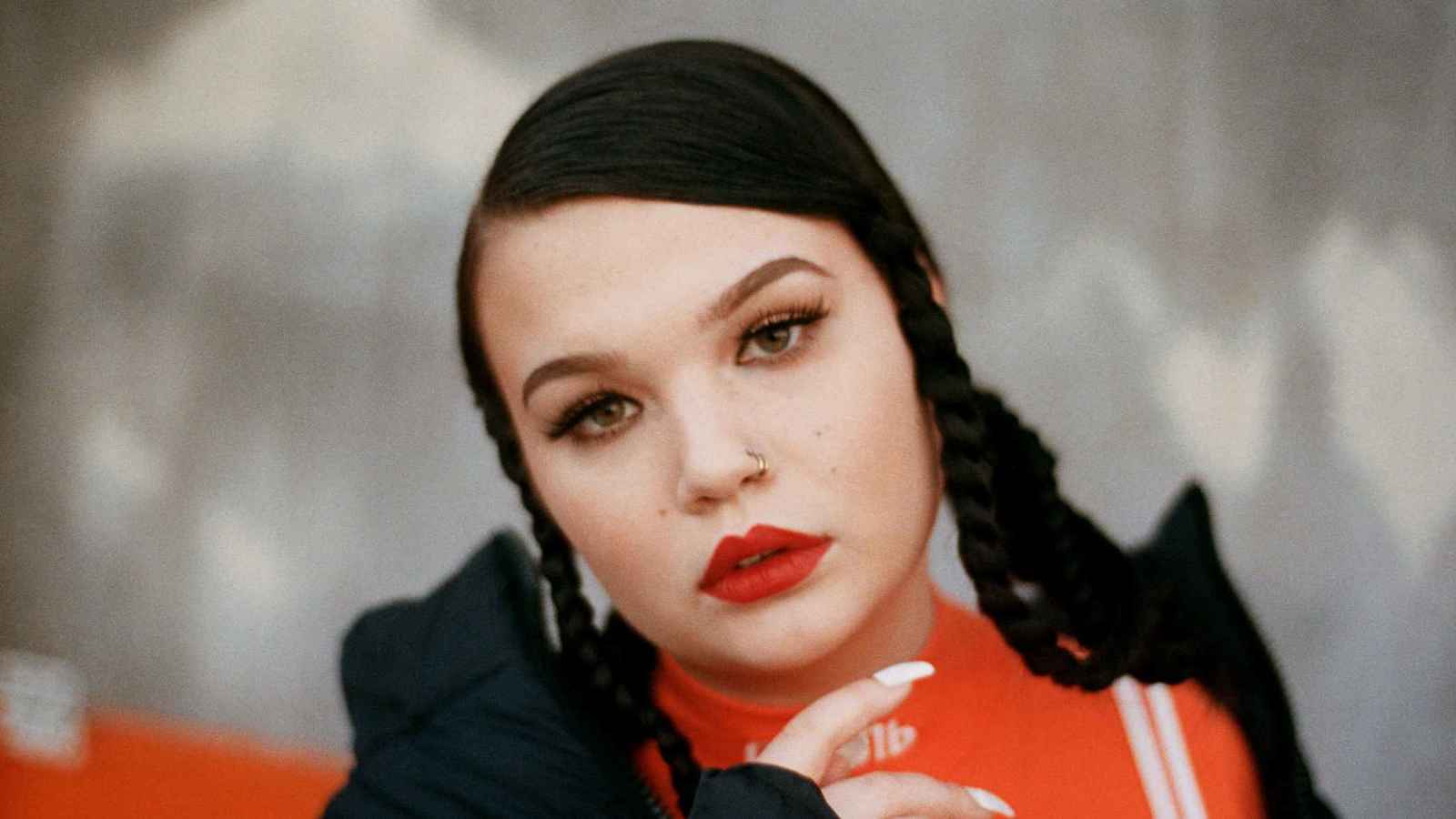 مفاجأة على المسرح.. نجمة بوب تتقيأ خلال عرضها في "كوتشيلا"