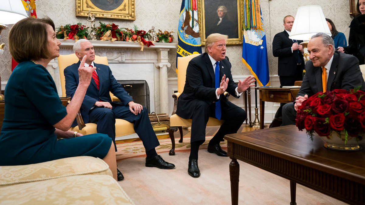 نانسي بيلوسي تعلن: ستتم مساءلة ترامب