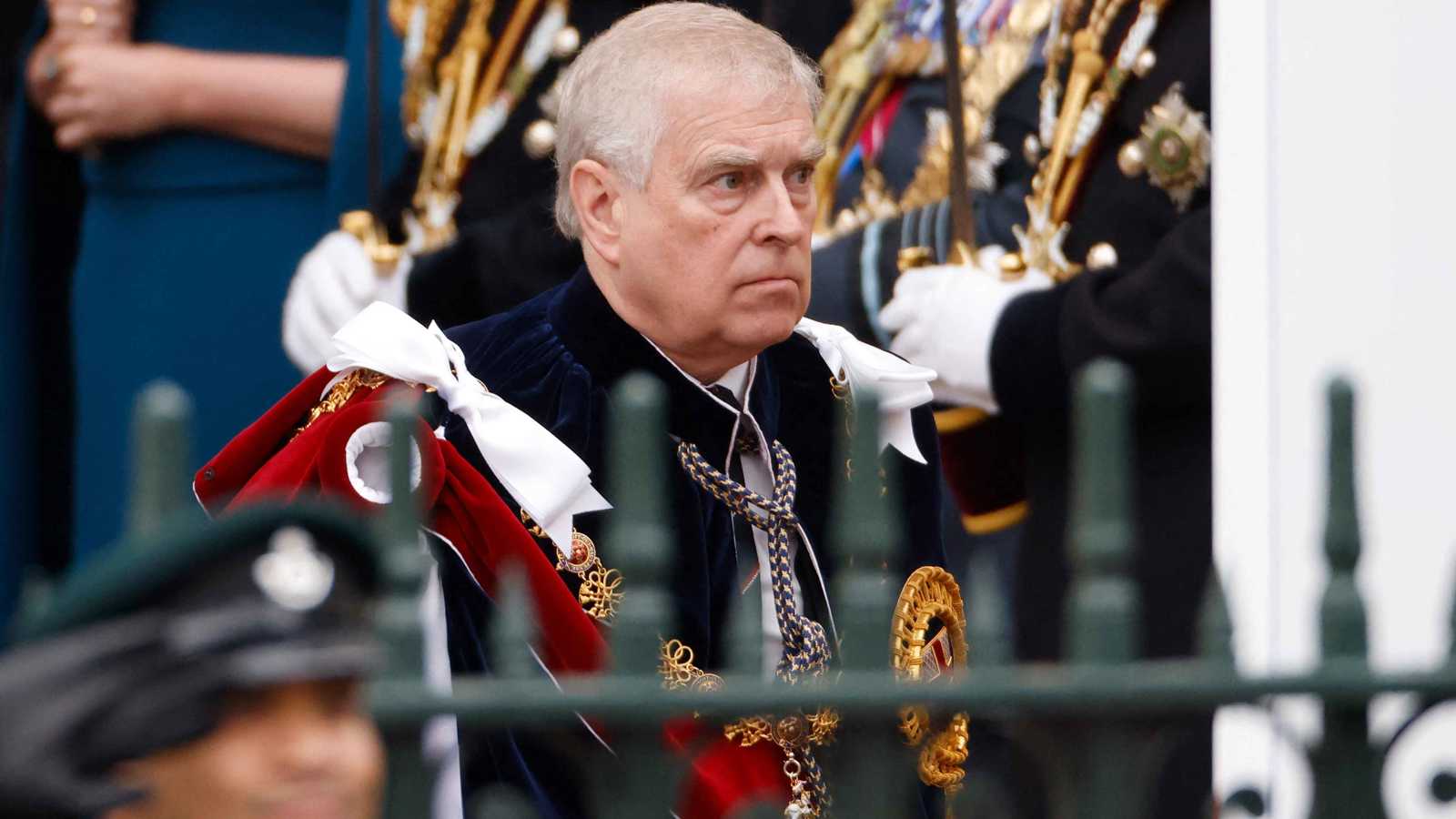 تداعيات تجريد الأمير أندرو من ألقابه الملكية على طليقته وابنتيه