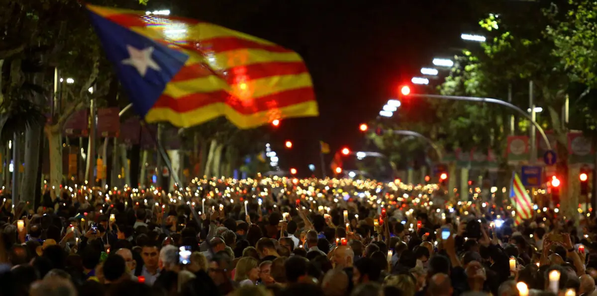 الحكومة الإسبانية تعلن البدء بإجراءات تعليق الحكم الذاتي في "كتالونيا" 