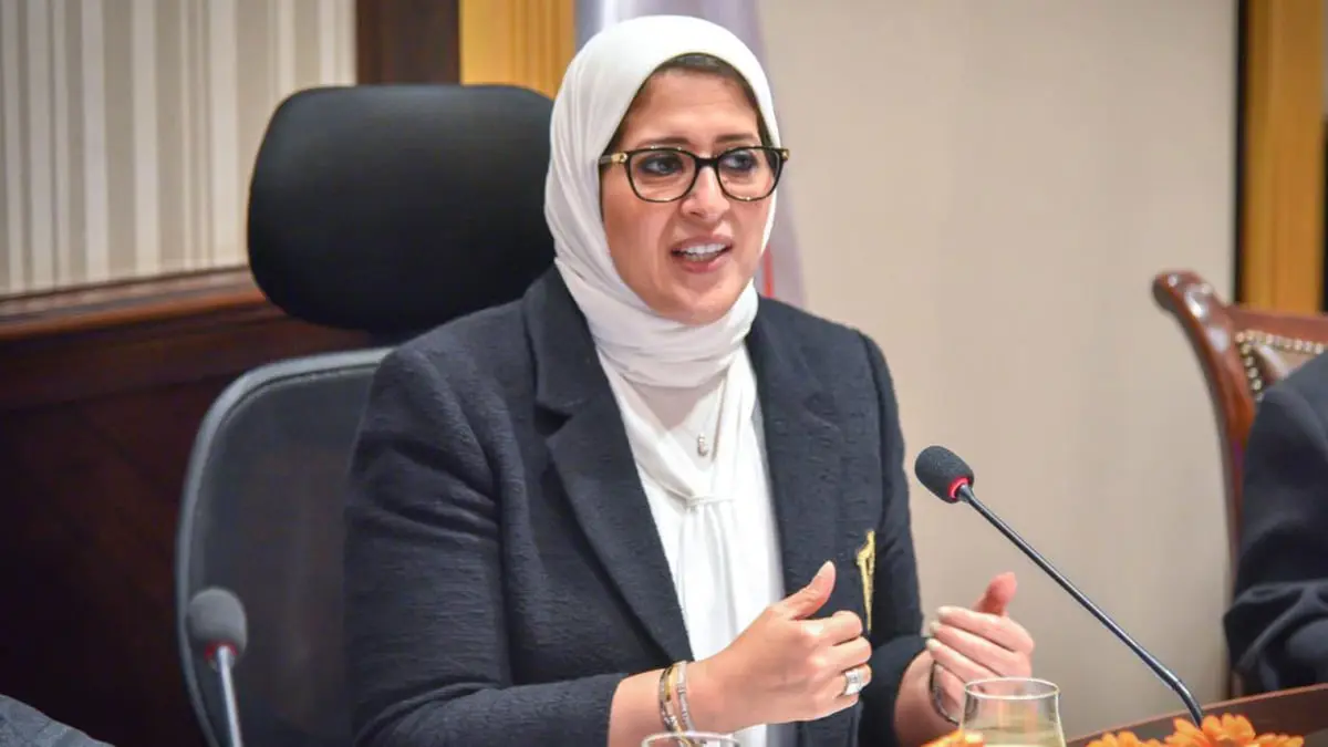 أزمة قضية الرشوة.. تكليف وزير التعليم العالي المصري بمهام وزيرة الصحة "لحين شفائها"