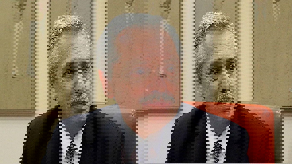 رئيس الأرجنتين الجديد يفاجئ طلابه بالإشراف على امتحانهم النهائي‎