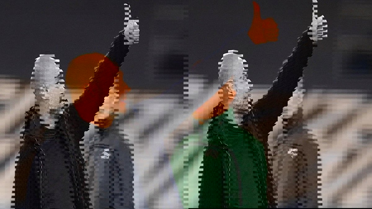 رسميا.. غوارديولا يجدد عقده مع مانشستر سيتي