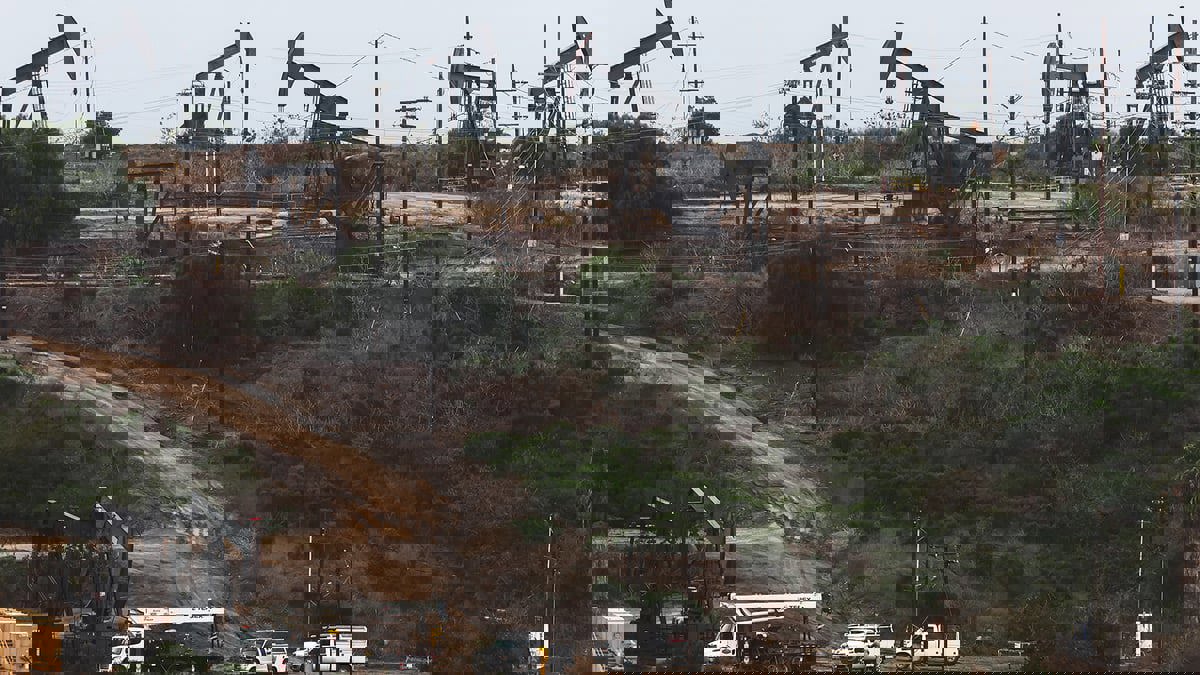 انخفاض أسعار النفط على خلفية احتمال رفع الفائدة الأمريكية