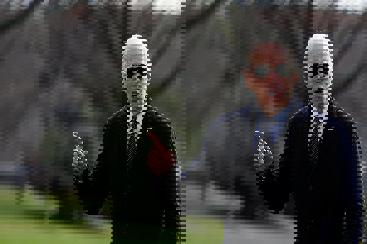 عرّاب الانحياز الغربي 