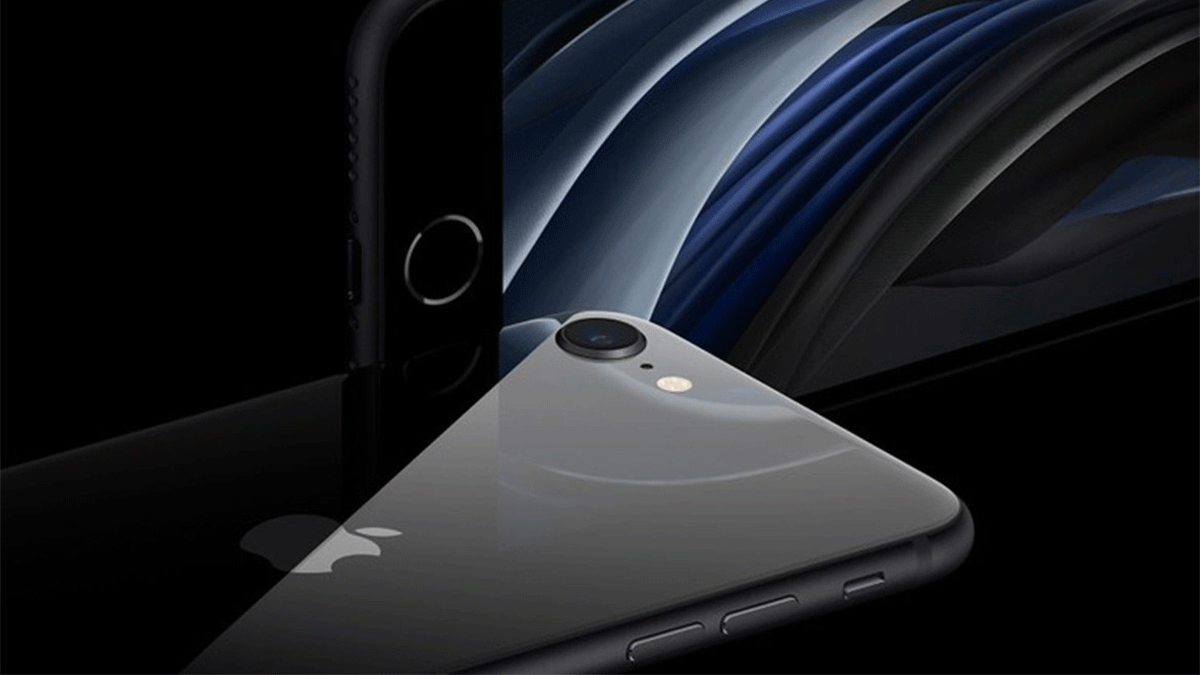 تقارير: "أبل" ستقدم هاتفا من سلسلة "آيفون 13" دون منافذ شحن