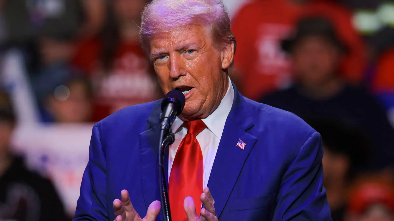 إعفاءات ورعاية صحية.. ترامب "يغري" كندا بالانضمام للولايات المتحدة