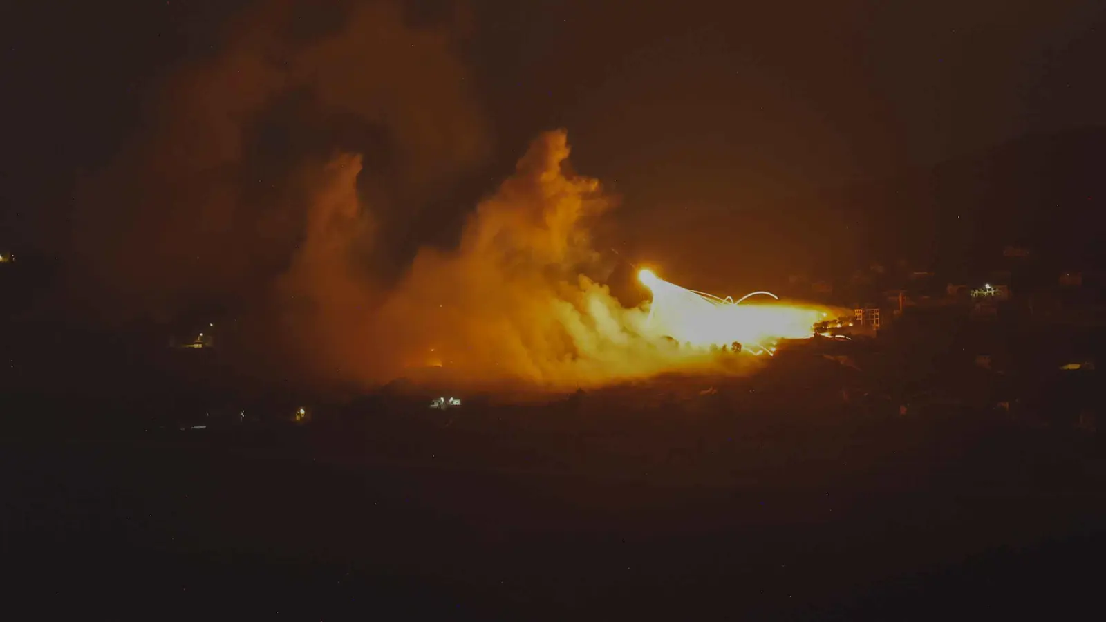 الجيش الإسرائيلي يدمر منازل في قرى جنوبي لبنان