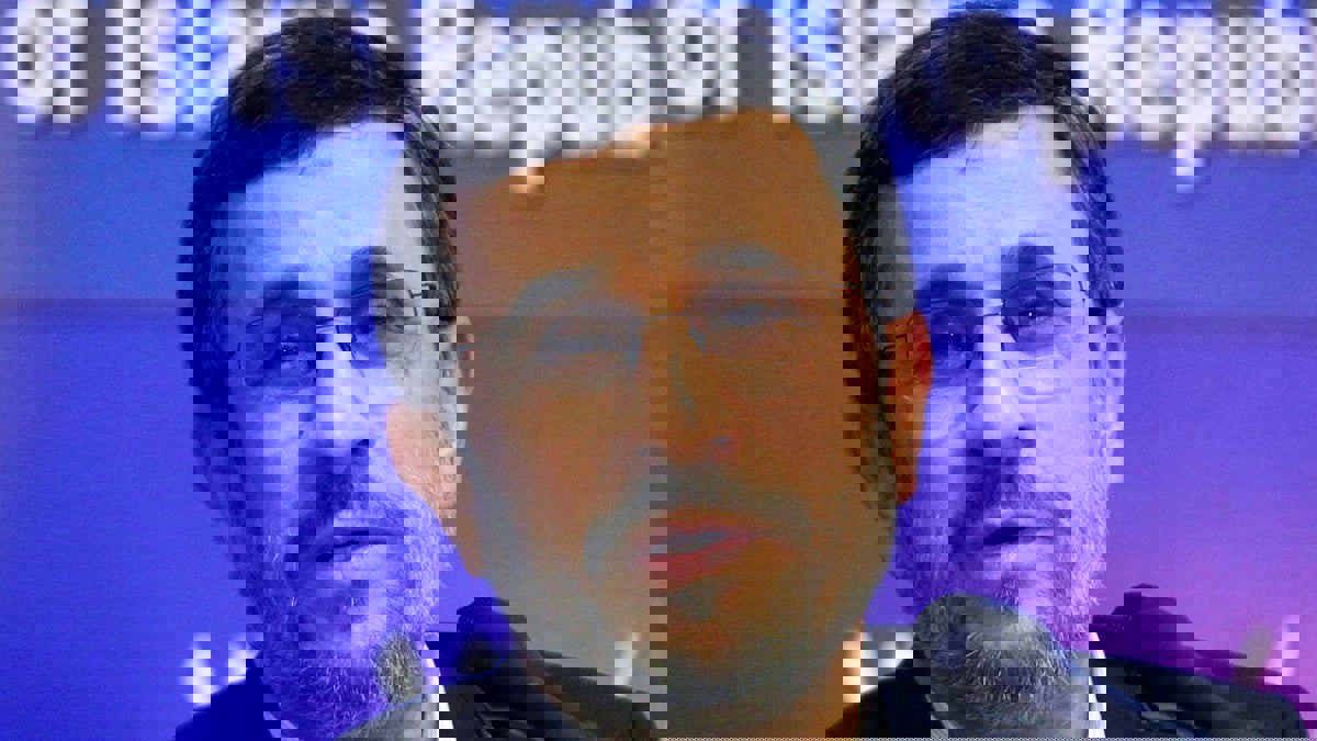 أحمدي نجاد: كبار المسؤولين الإيرانيين تلقوا لقاحات "كورونا" الأمريكية