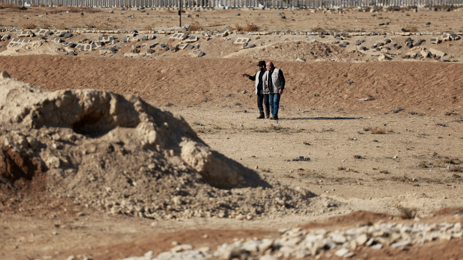 الـ39 منذ سقوط نظام الأسد.. اكتشاف مقبرة جماعية في ريف دمشق