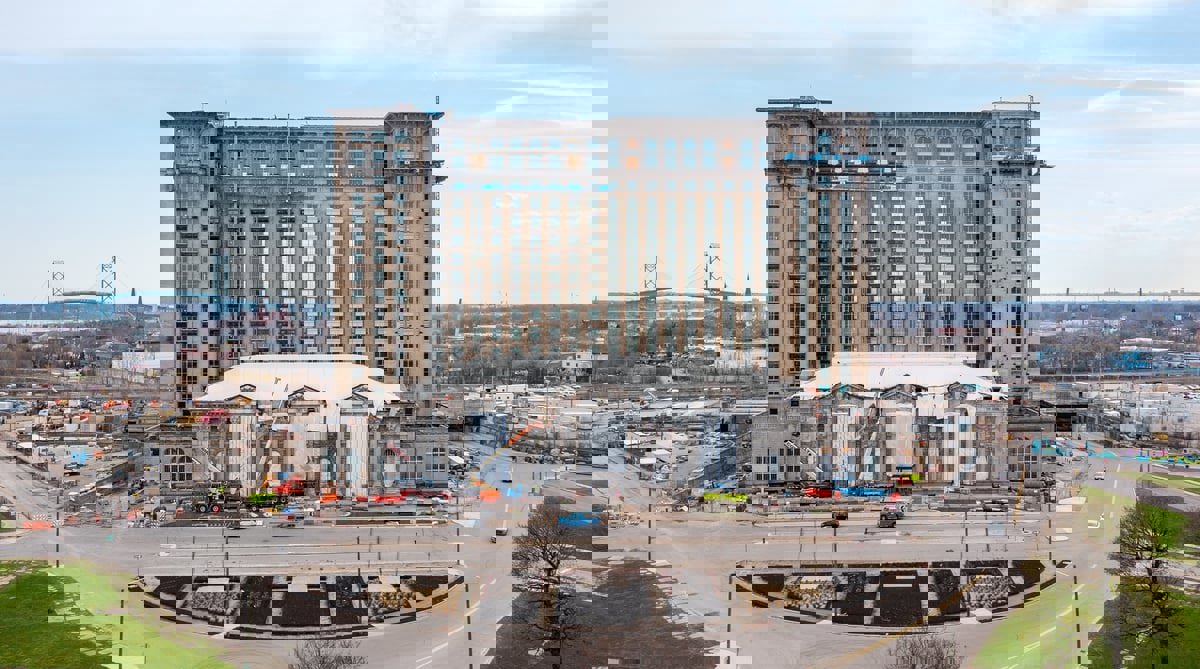 كانت رمزاً للانحدار.. محطة قطارات ديترويت تنبض بالحياة