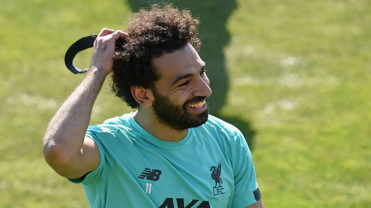 لفتة إنسانية من محمد صلاح في محطة وقود (شاهد)