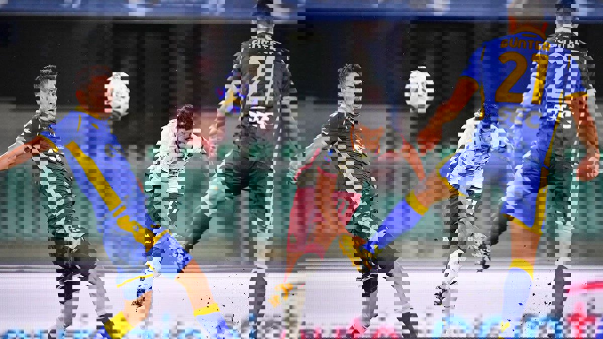 خطأ إداري فادح يكلف روما خسارة مباراة فيرونا في الدوري الإيطالي