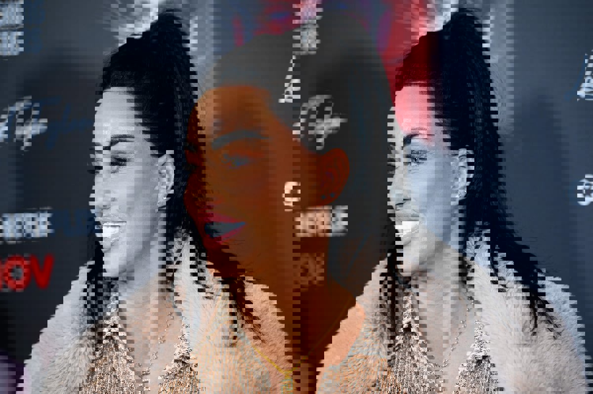 بعد إزعاجها السكان وانتهاكها القانون.. طرد عارضة أزياء من قصرها 