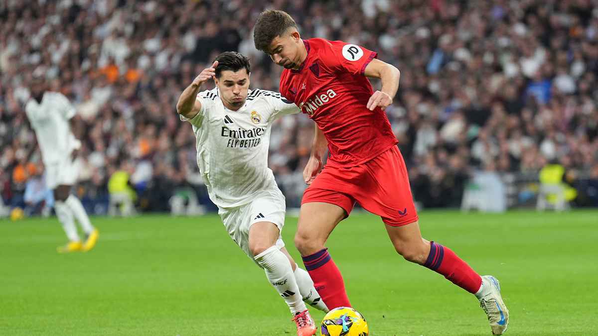 اعتقال مدافع إشبيلية الإسباني بسبب قضية مراهنات