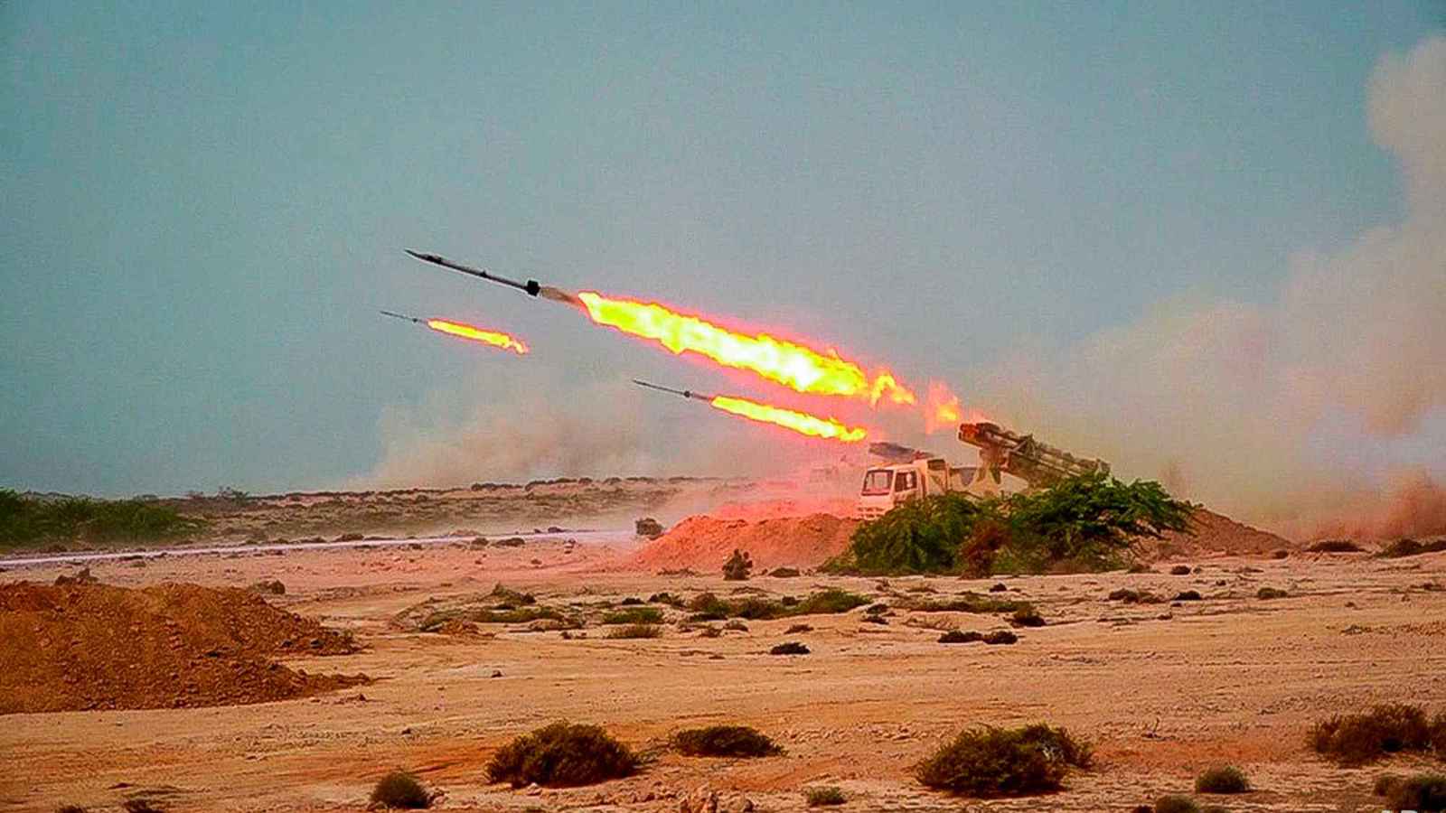 صواريخ "أجنبية" ومسيرات روسية.. تفاصيل "ليلة مرعبة" في طرطوس