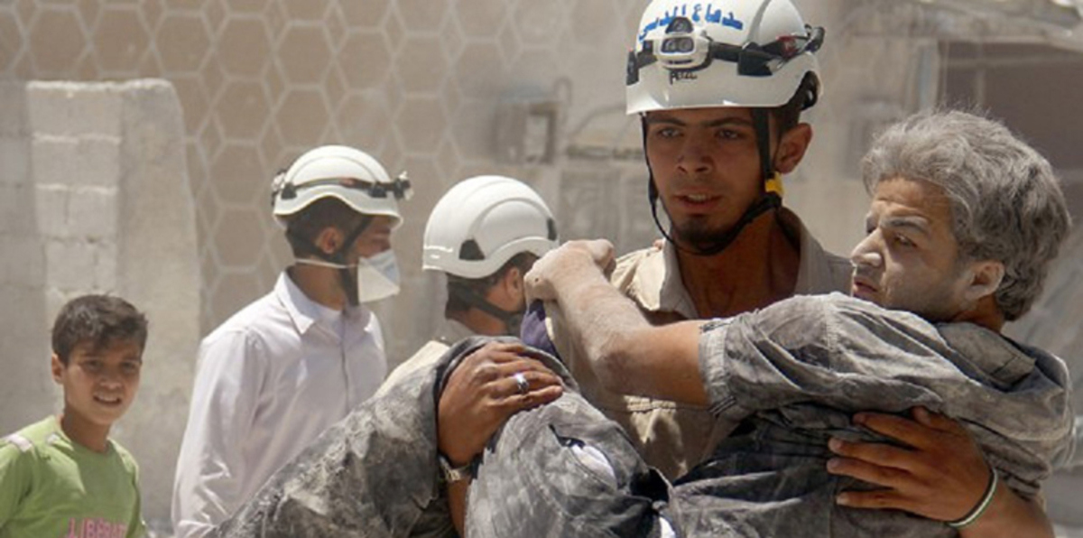 أصحاب "القبعات البيض" في حلب.. مهمة نبيلة وسط "قذارة الحرب"