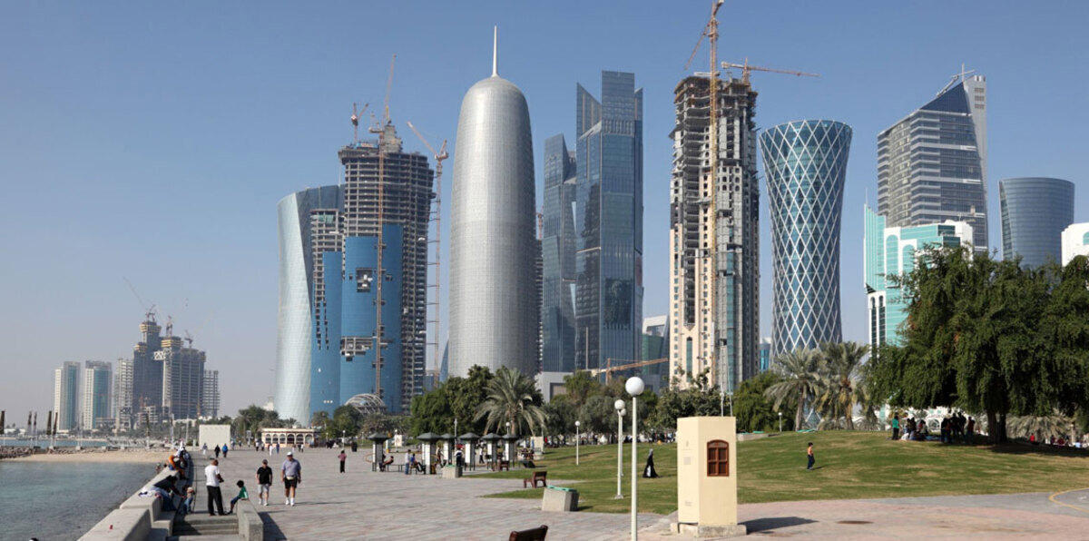 سعود القحطاني يلمح لعزم قطر سحب جنسيات وتهجير جماعي لقبائل مناهضة