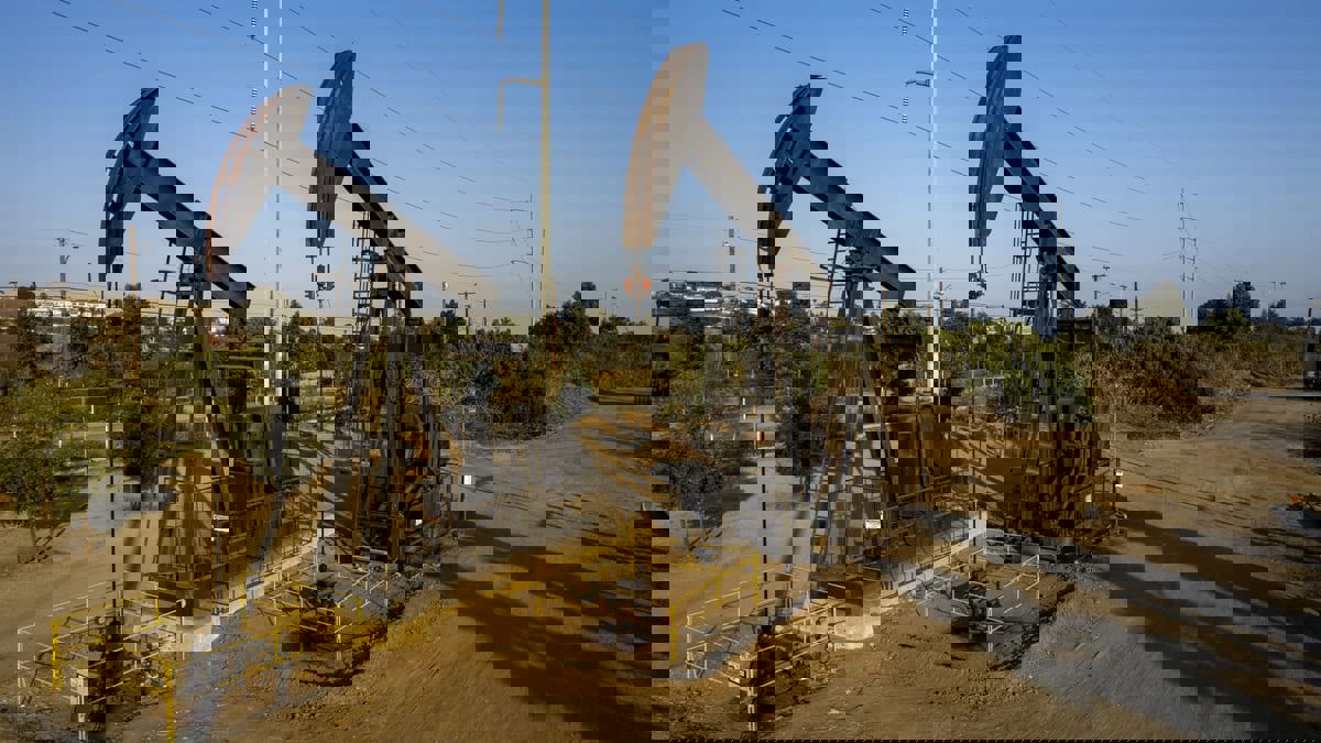 النفط يقفز أكثر من 7% إلى أعلى مستوياته منذ 2014