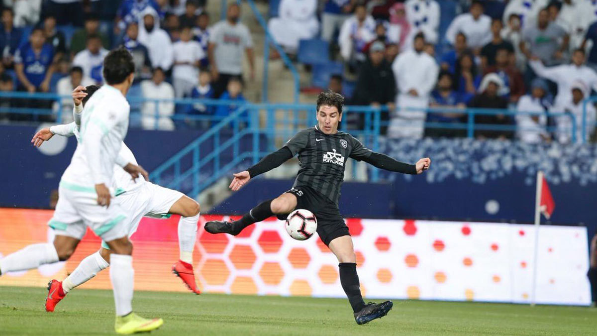 مباراة الأهلي والهلال.. مدير بطولة "كأس زايد" يرد على اتهامات تغيير الحكم (فيديو)