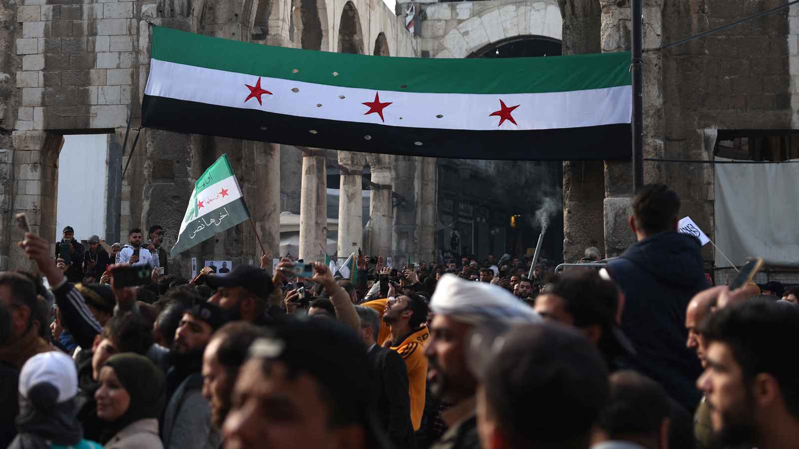 تفاهمات وخلافات.. صراع نفوذ حاد بين القوى الكبرى في سوريا