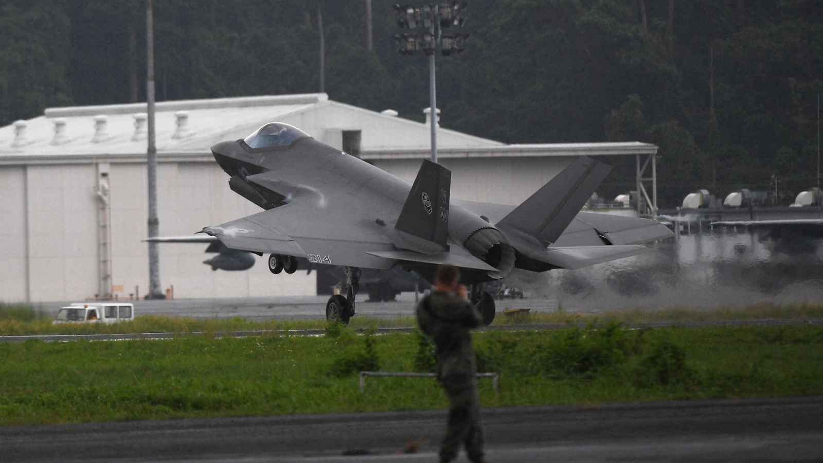 واشنطن تخطط لنشر أسلحة نووية تكتيكية في بريطانيا