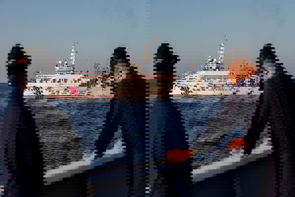 بعد التوتر مع الصين.. رئيس الفلبين يعزز الأمن البحري