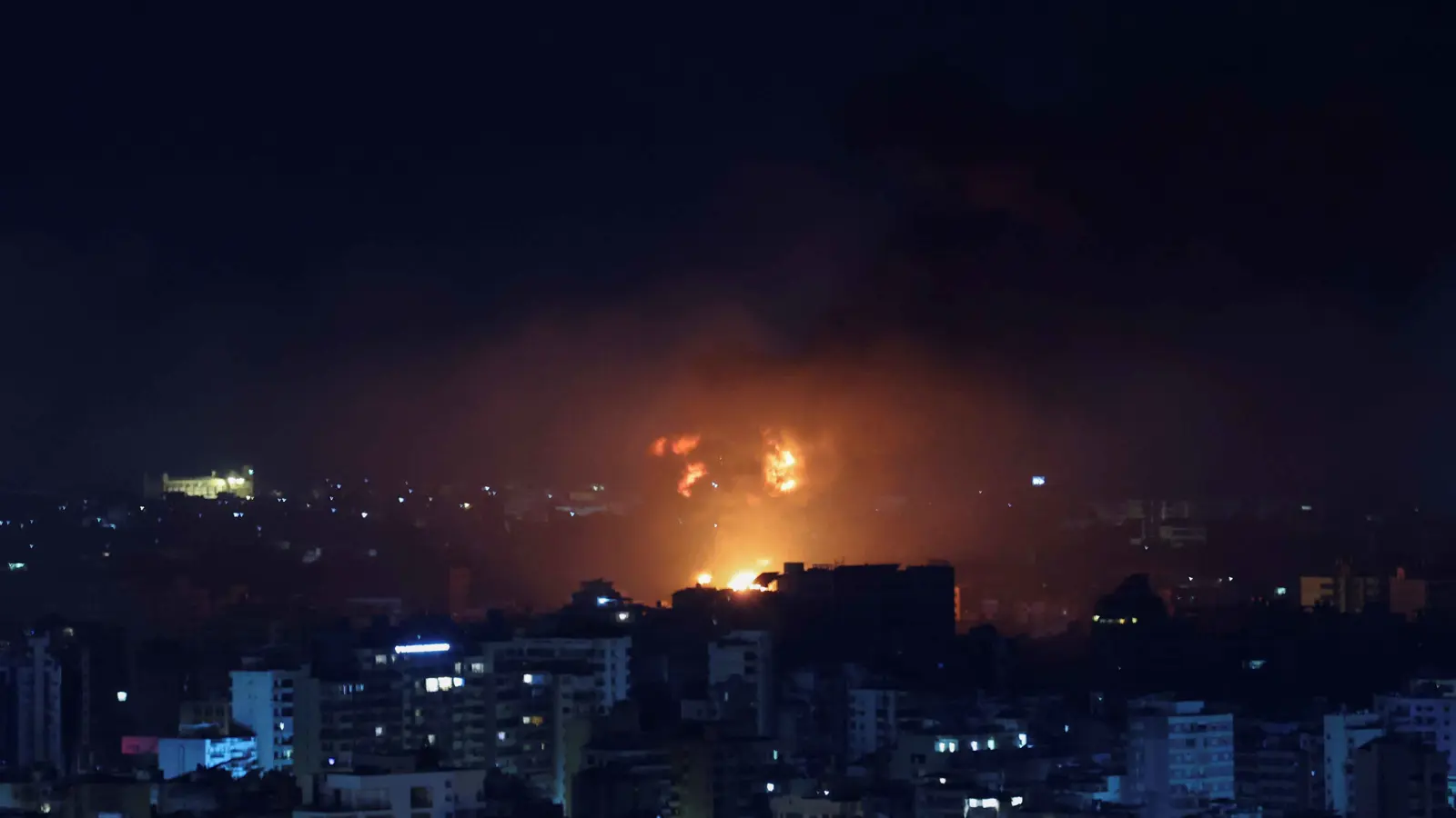 إسرائيل تخلي مناطق جديدة في الضاحية لاستهداف مواقع "حزب الله"