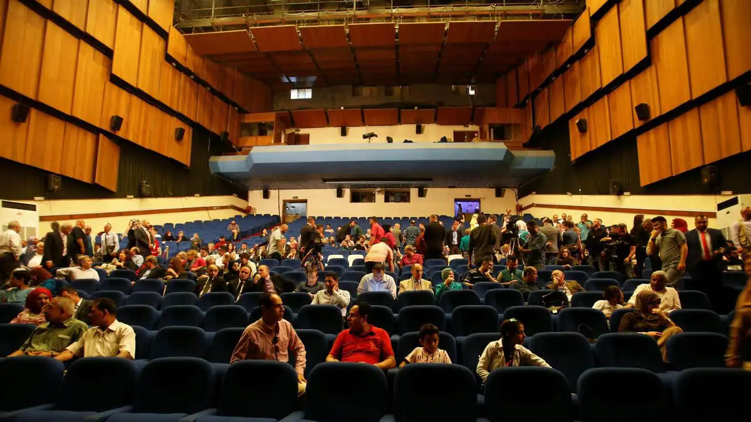 "وقت إضافي".. مسرحية عراقية تجسد تحولات المجتمع بعد الحرب