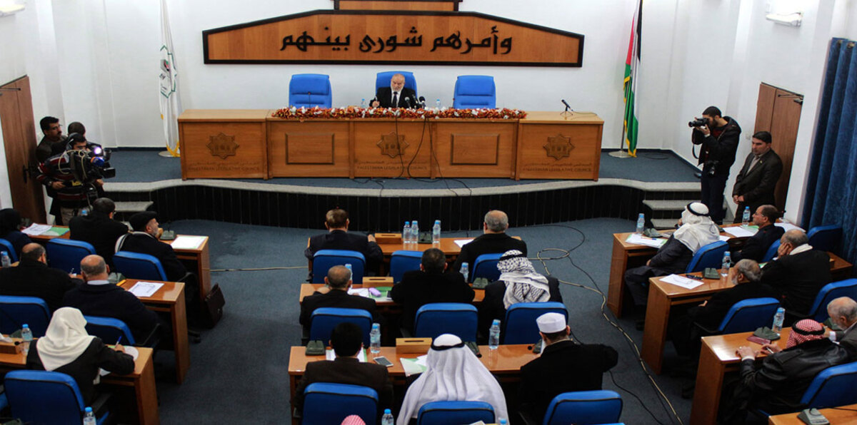 حل المجلس التشريعي الفلسطيني.. هل تسقط آخر أوراق شرعية حماس؟