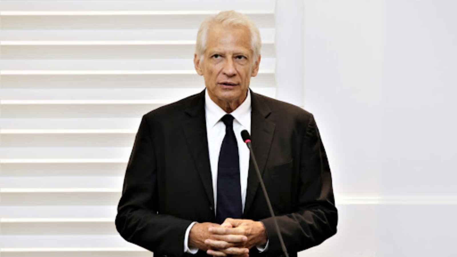 دو فيلبان.. عودة للمشهد السياسي الفرنسي قد تقوده للرئاسة في 2027