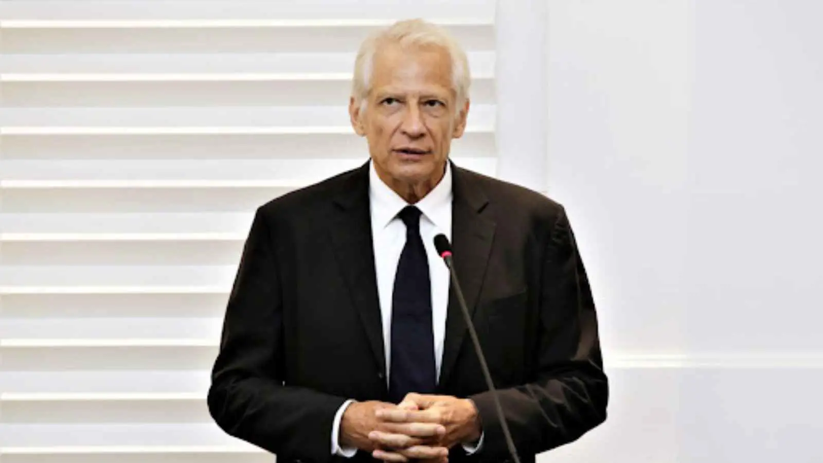 دو فيلبان.. عودة للمشهد السياسي الفرنسي قد تقوده للرئاسة في 2027