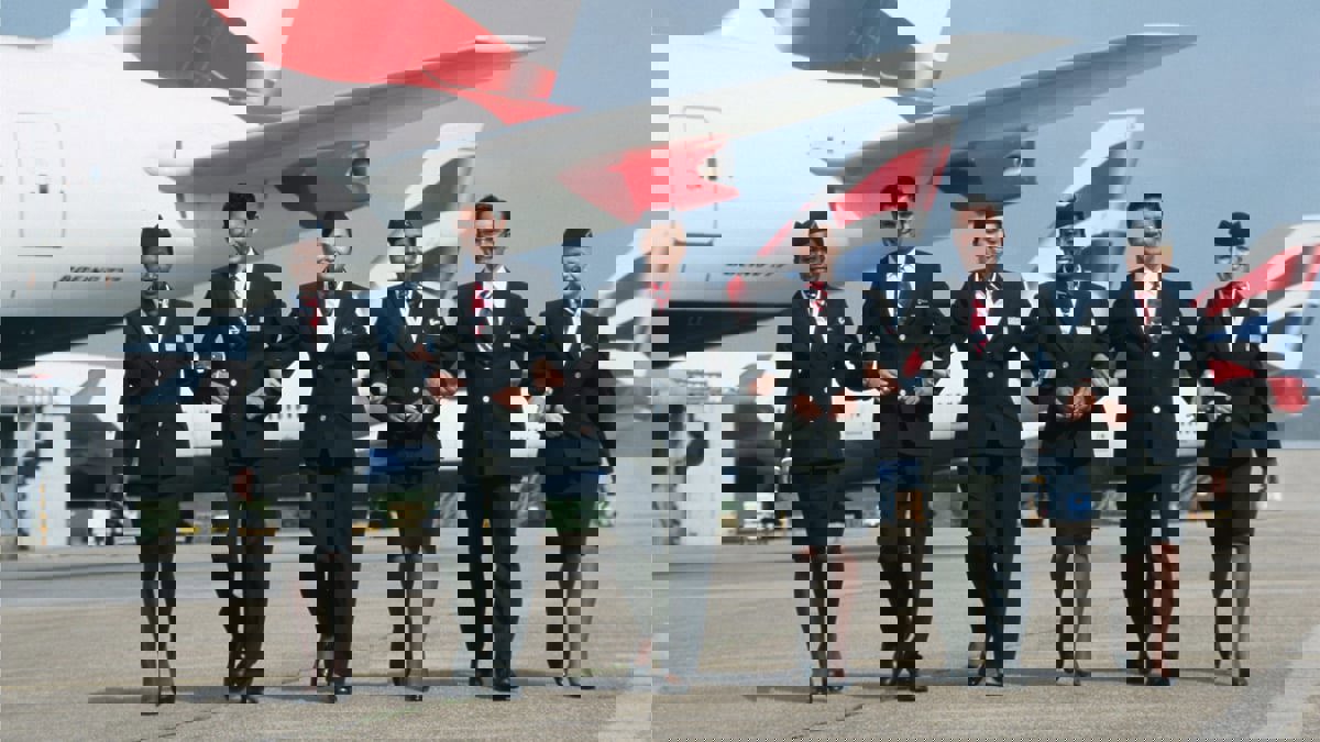 إيذانًا بحقبة جديدة.. الخطوط البريطانية تطلق زيها الجديد لـ"ثنائيي الجنس"