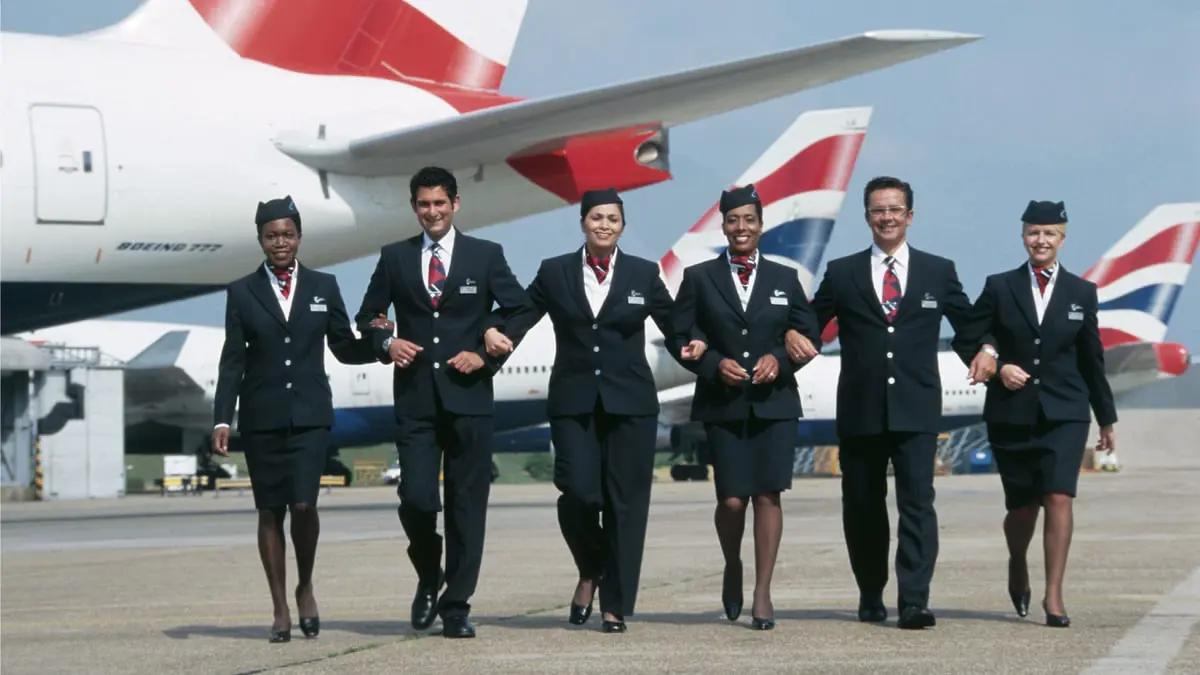 إيذانًا بحقبة جديدة.. الخطوط البريطانية تطلق زيها الجديد لـ"ثنائيي الجنس"