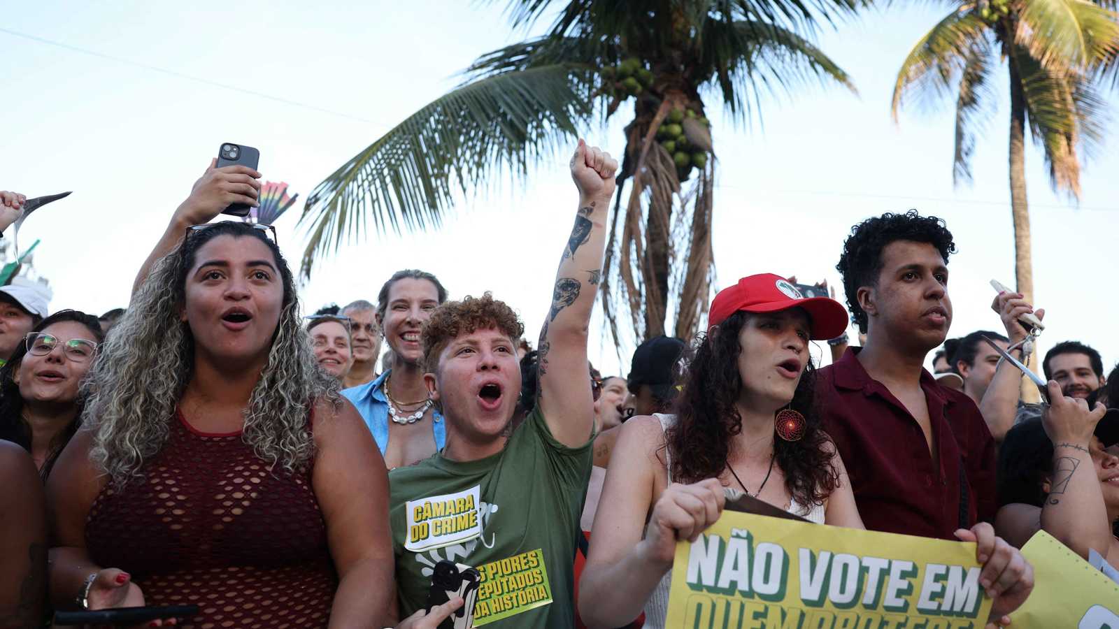 البرازيليون ينتفضون ضد مشروع قانون العفو عن بولسونارو (فيديو وصور)