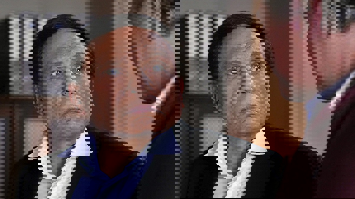 هل أضر خروج "فالنتينو" من دراما رمضان بصحة الزعيم عادل إمام؟