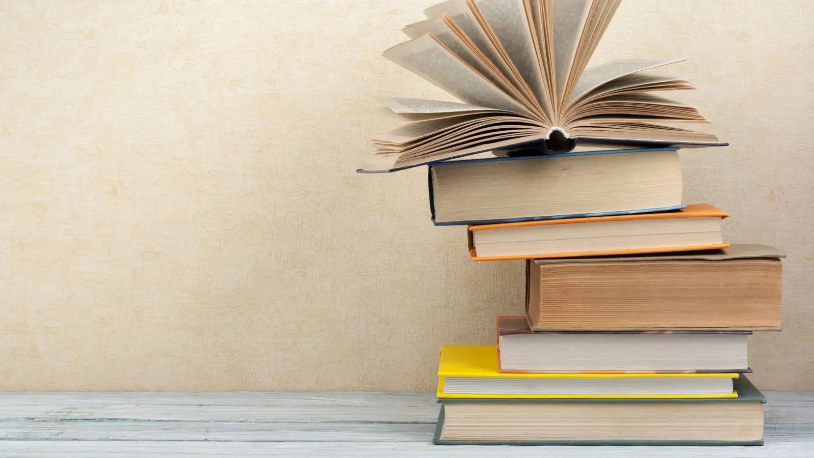 عتبة النص الأولى.. كيف يختار المؤلفون عناوينهم؟