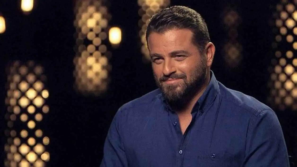 كوميديا سوداء وواقع مرّ.. ماذا قال يوسف الخال عن مسرحية "إنتاج محلي"؟