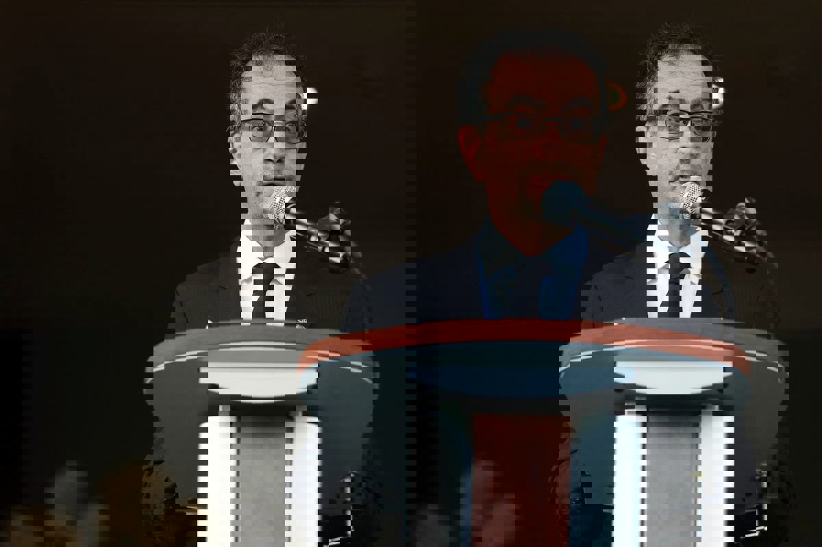 إقالة السفير البريطاني في المكسيك بعد إشهاره السلاح بوجه زميله (فيديو)