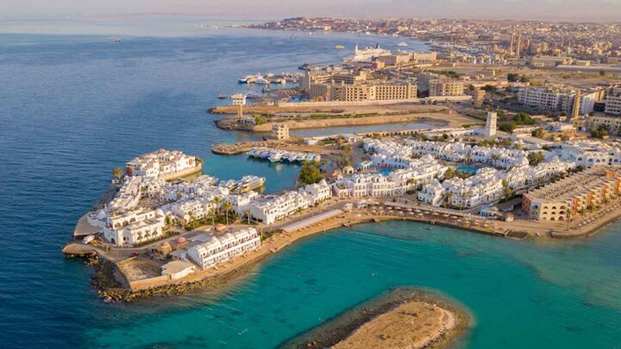 "وسامة قاتلة".. مأساة طالب ضحية الغيرة والتنمر في مصر