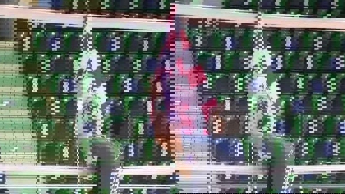 عقوبة كبيرة تنتظر فارس العتيبي لغرزه العلم في الشباك بعد الفوز على الهلال